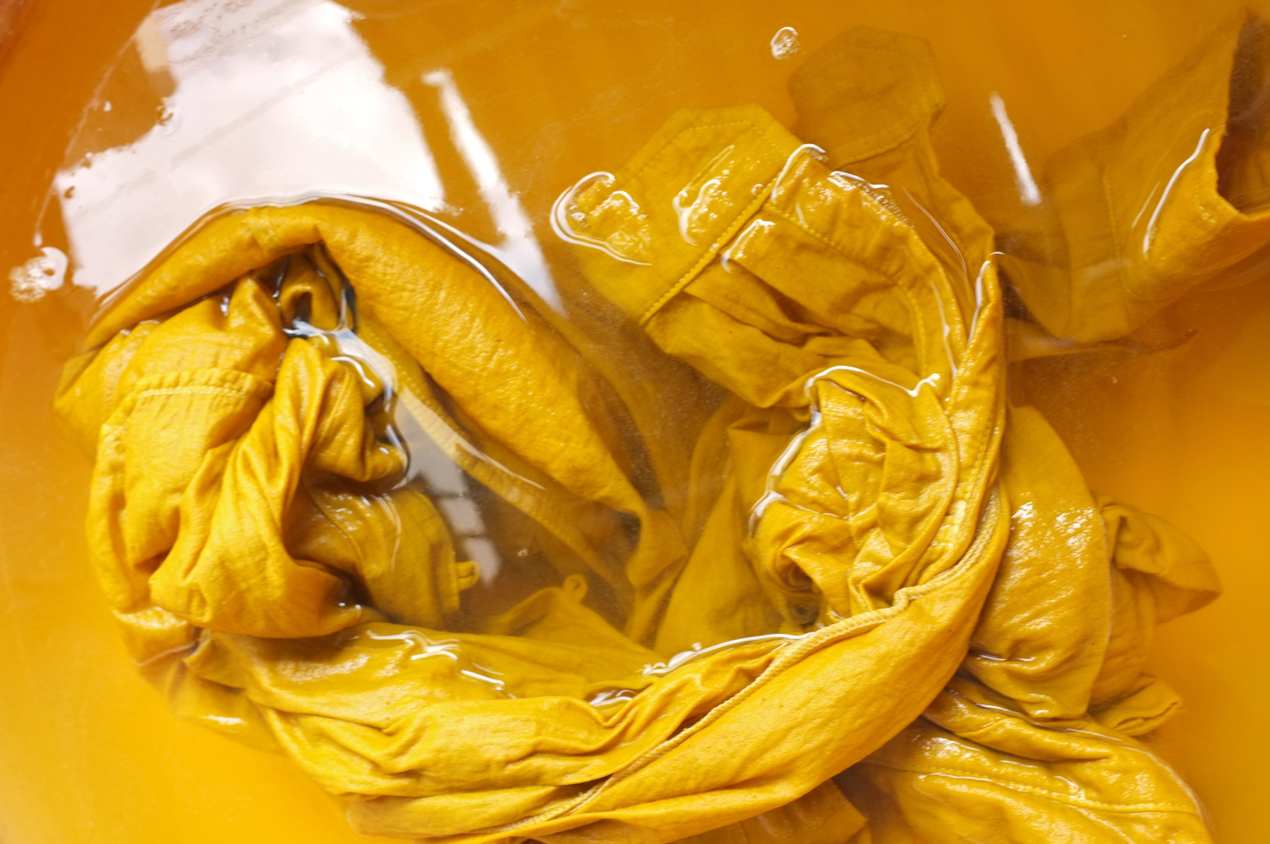 Dyeing a garment with natural dye