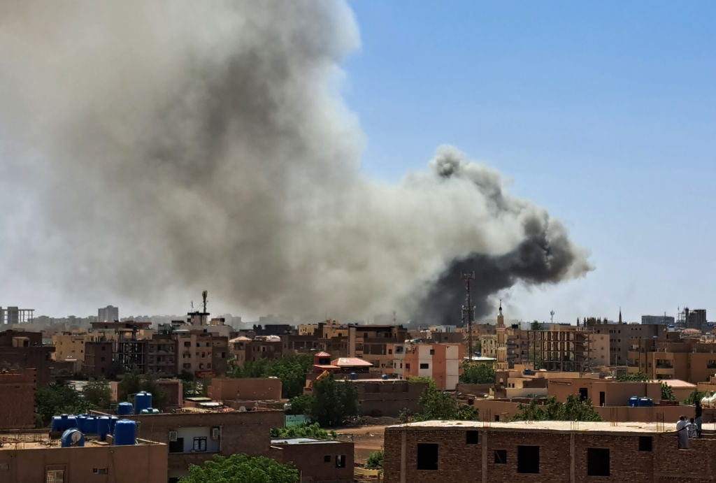KHARTOUM, SUDAN - MAY 5: Smoke rises as clashes continue between the Sudanese Armed Forces and the paramilitary Rapid Support Forces (RSF), in Khartoum, Sudan on May 5, 2023. (Photo by Ahmed Satti/Anadolu Agency via Getty Images)