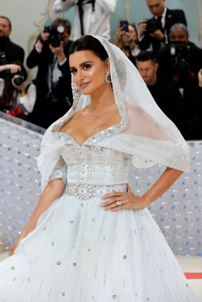 NEW YORK, NEW YORK - MAY 01: Penelope Cruz attends The 2023 Met Gala Celebrating "Karl Lagerfeld: A Line Of Beauty" at The Metropolitan Museum of Art on May 01, 2023 in New York City. (Photo by Mike Coppola/Getty Images)